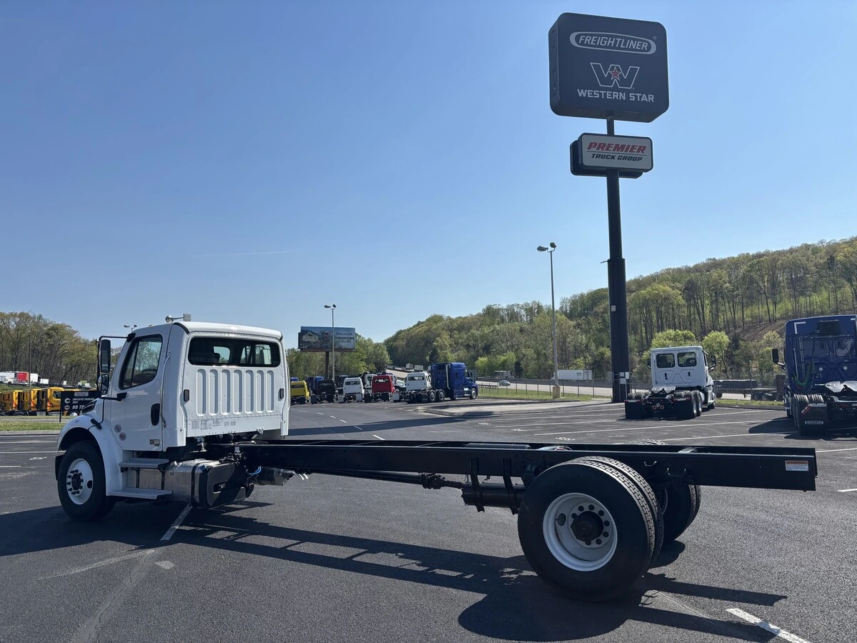 2026 Freightliner M2 106 — photo 3