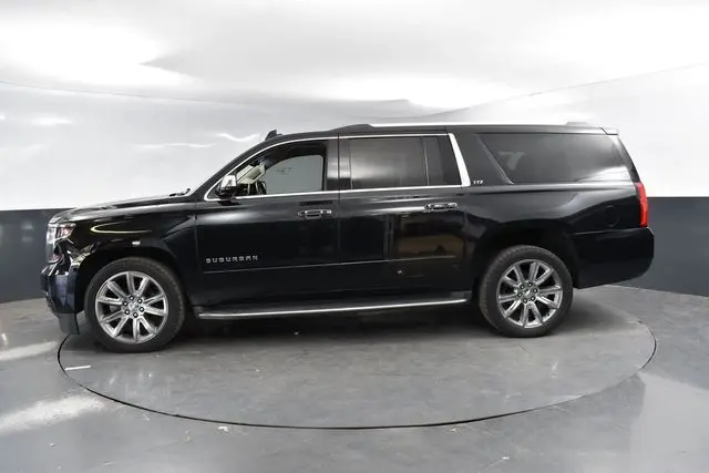 2016 Chevrolet Suburban LTZ photo 4