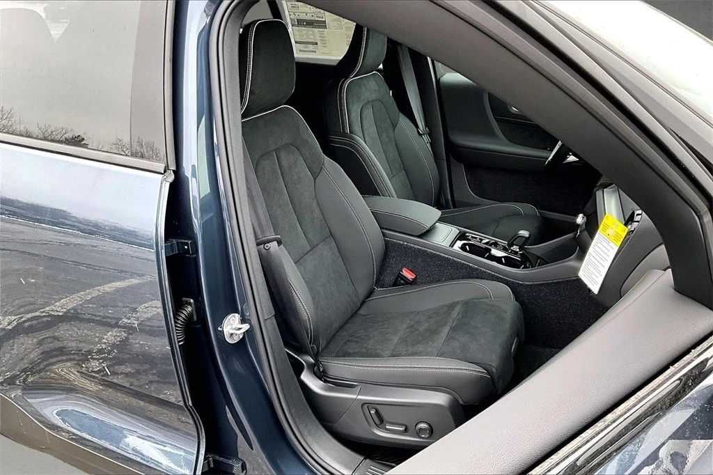 2026 Volvo - image 11