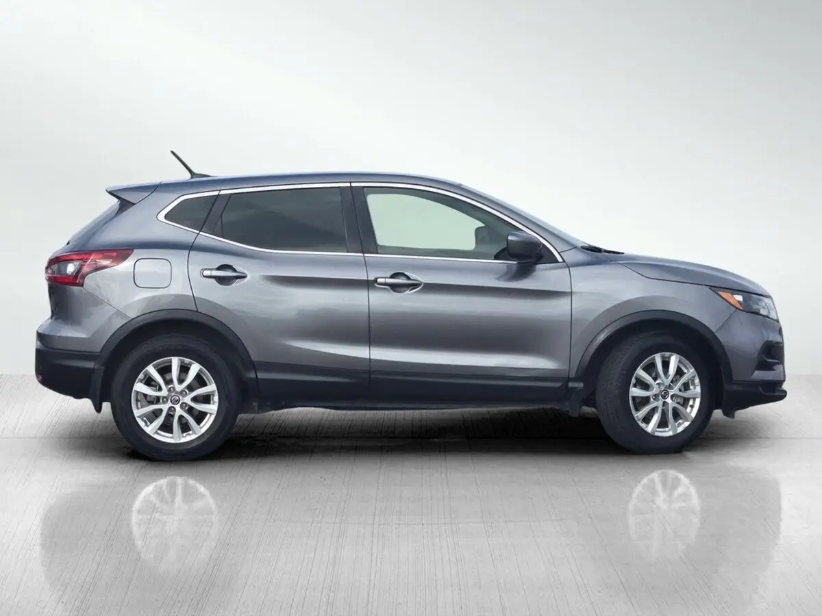 2021 Nissan Rogue Sport S photo 3