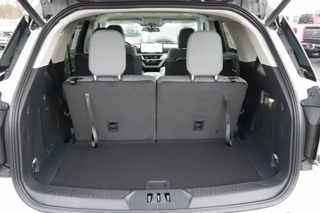 2026 Ford Explorer photo 3