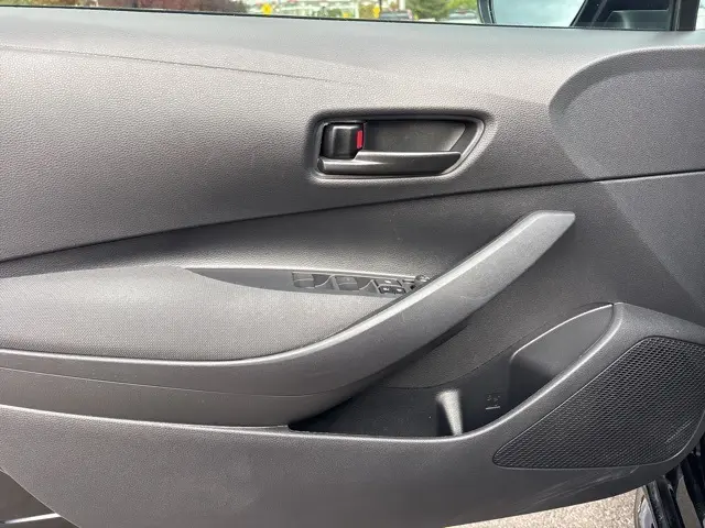 2023 Toyota Corolla LE photo 18