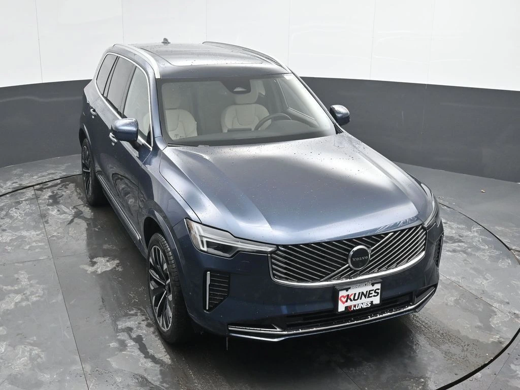 2026 Volvo - image 32