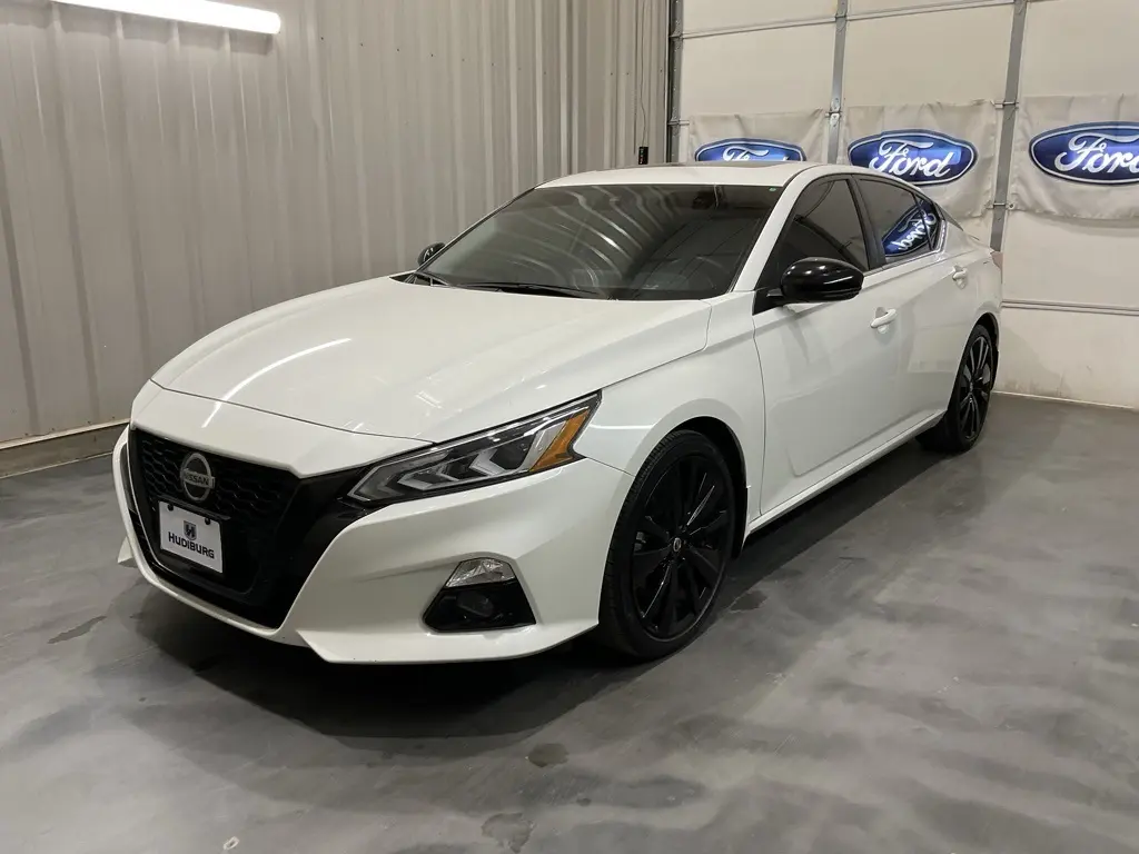2022 Nissan Altima 2.5 SR photo 3
