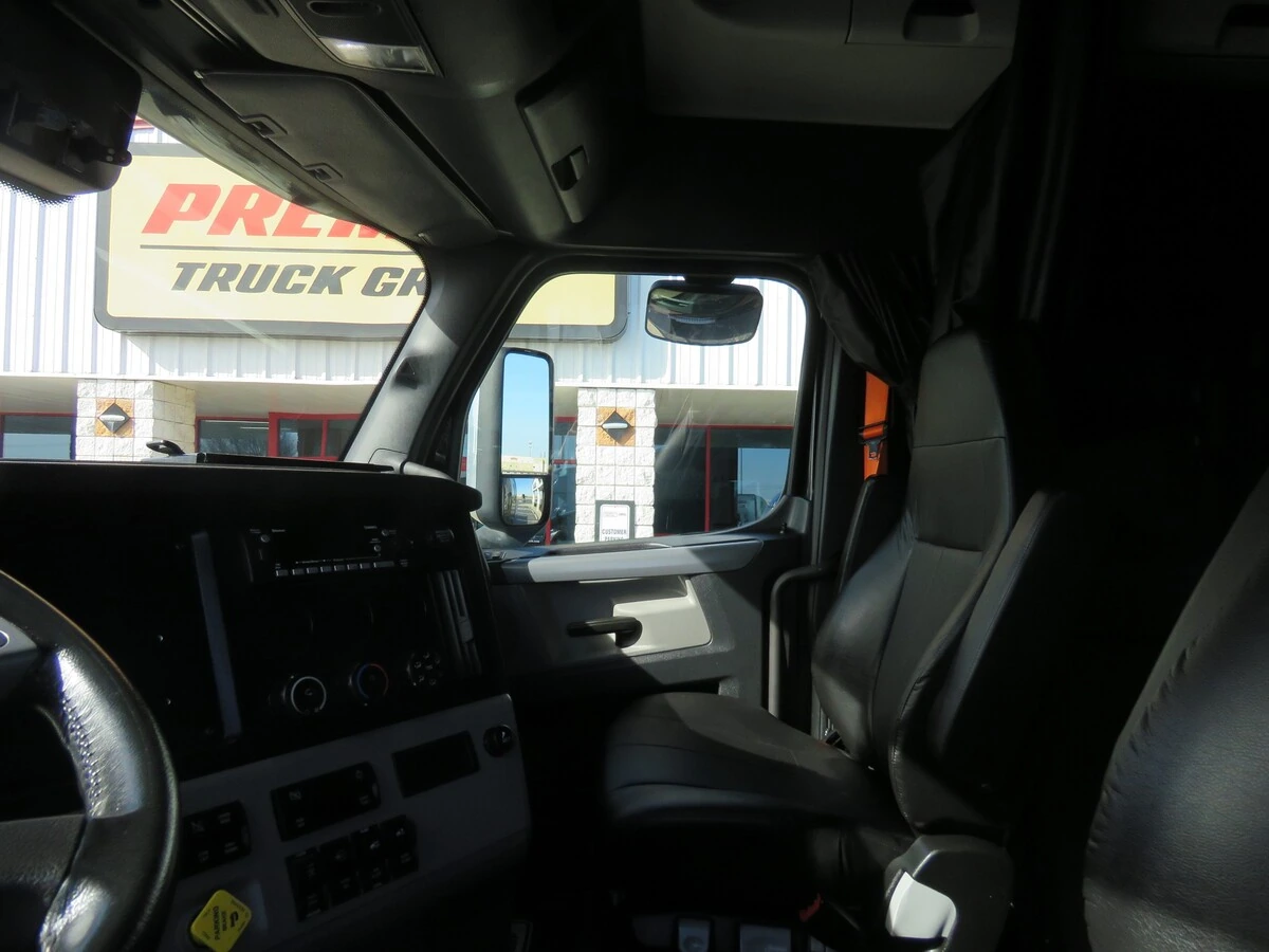 2022 Freightliner Cascadia - image 15