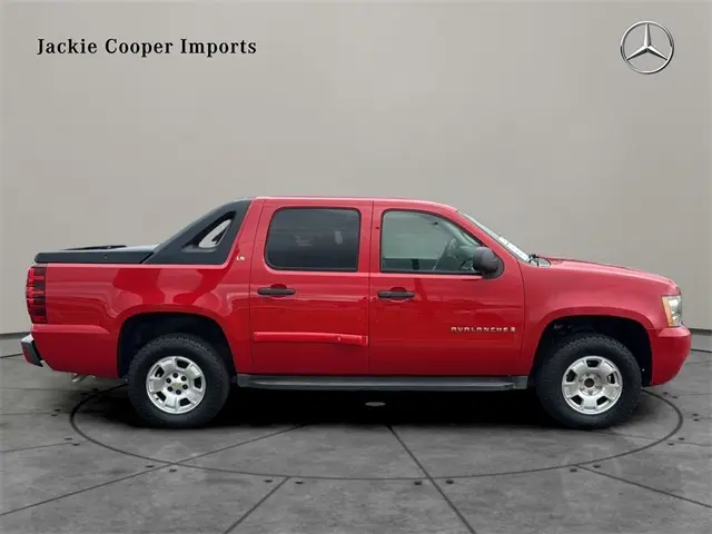 2009 Chevrolet Avalanche LS photo 6