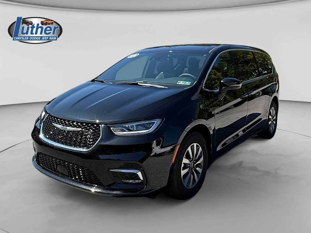 2025 Chrysler Pacifica PHEV Select