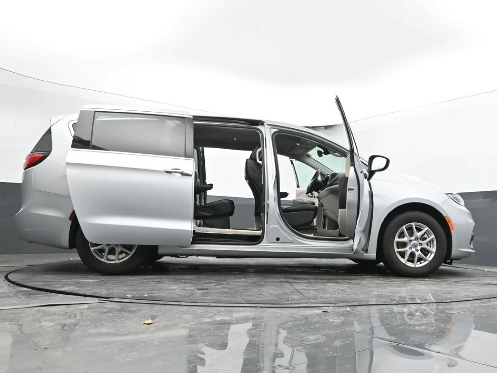2024 Chrysler Pacifica Touring L - Photo 76