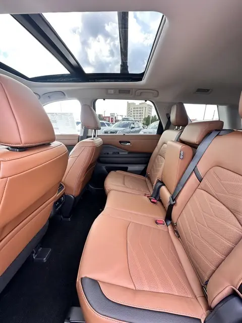 2025 Nissan Pathfinder Platinum photo 21
