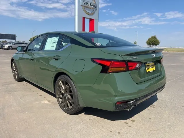 2025 Nissan Altima 2.5 SR photo 5