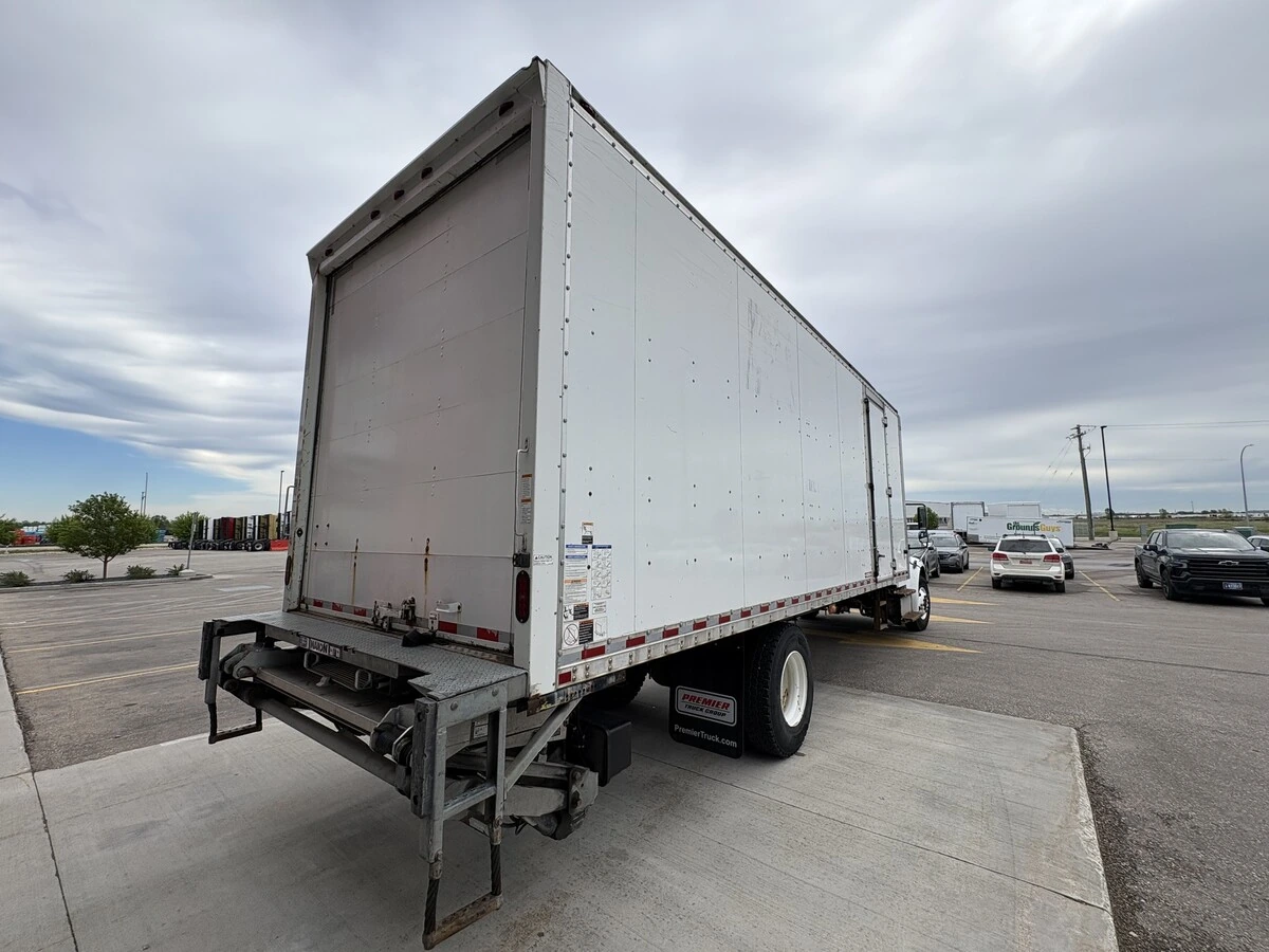 2019 Freightliner M2 106 — photo 5