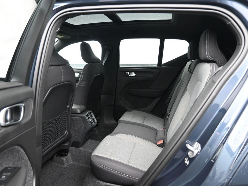 2026 Volvo - image 24