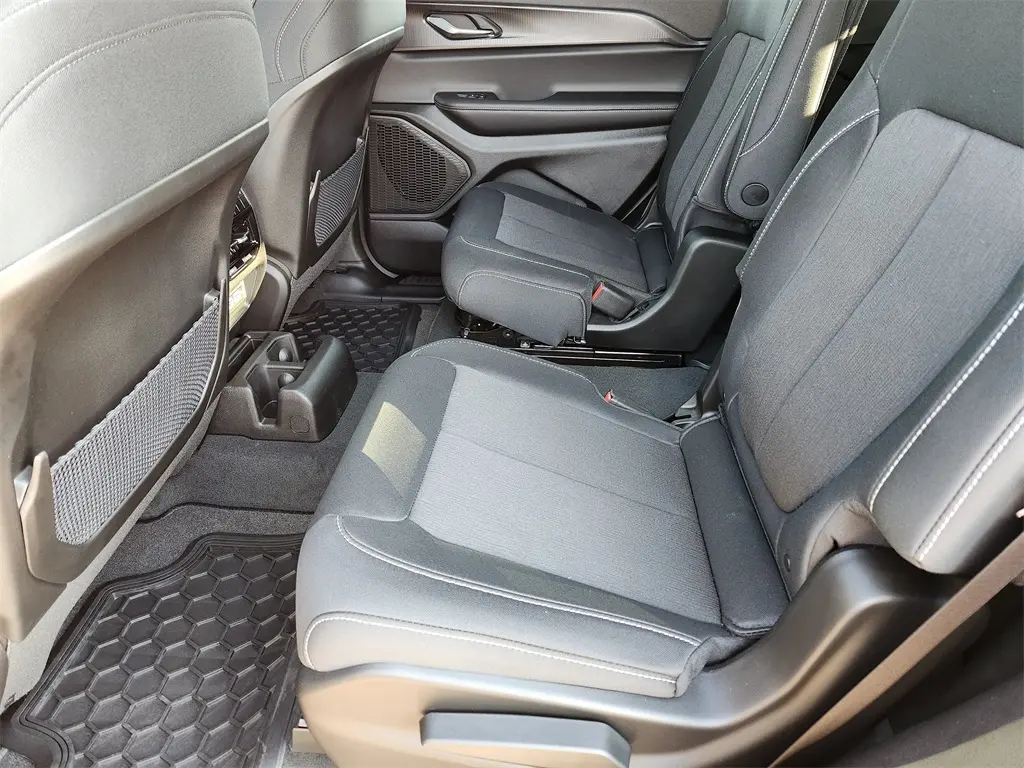 2025 Jeep Grand Cherokee Laredo photo 19
