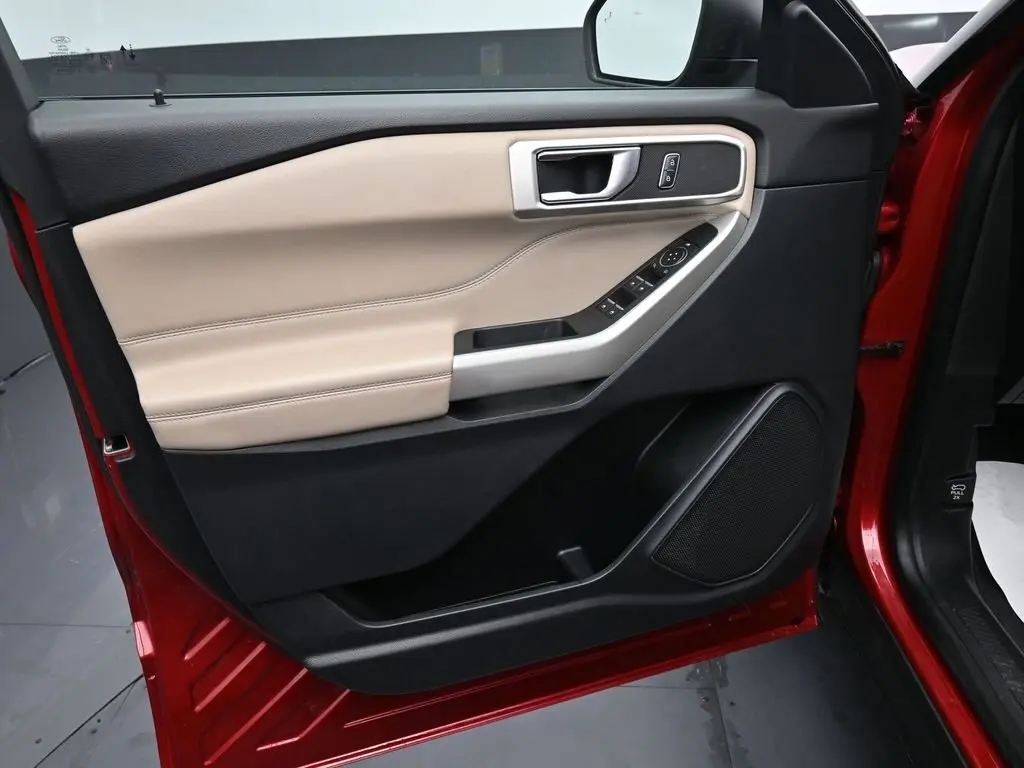 2020 Ford Explorer XLT photo 23