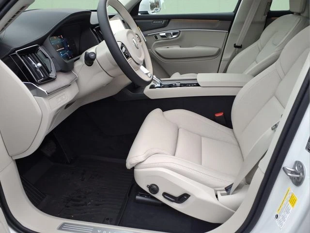 2026 Volvo - image 12