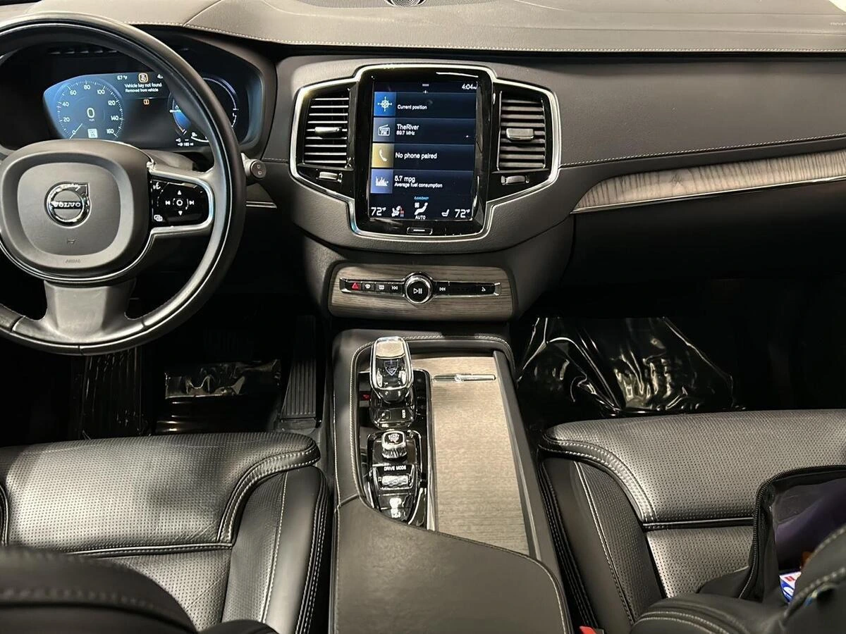 2021 Volvo - image 24
