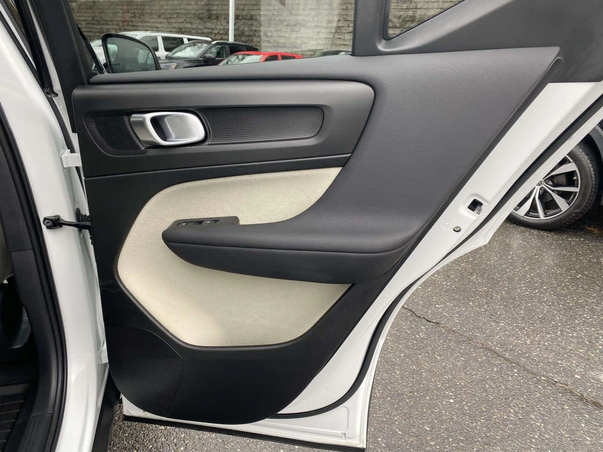 2024 Volvo - image 15