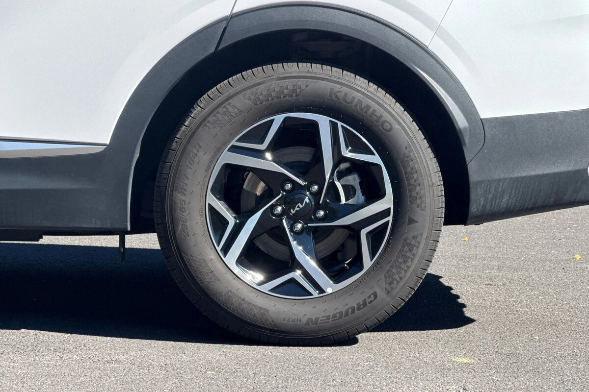 2025 Kia Sportage LX - Photo 25
