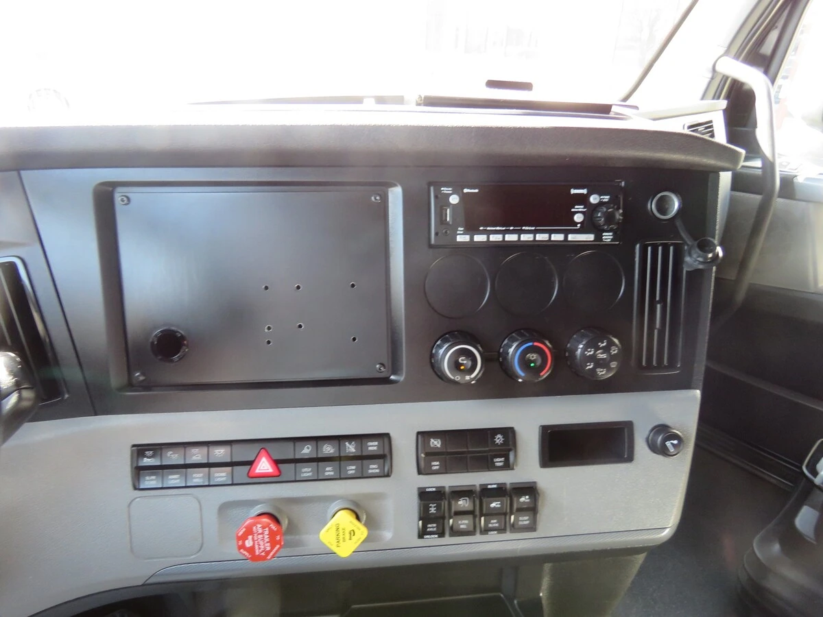 2022 Freightliner Cascadia - image 21