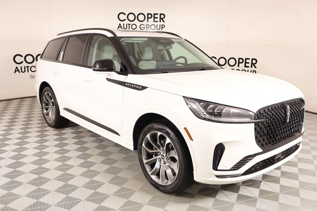 2026 Lincoln Aviator Premiere AWD's photo
