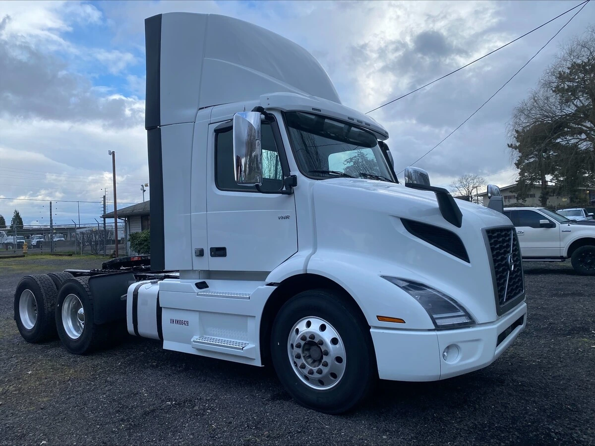 2019 Volvo VNL 860 - image 3