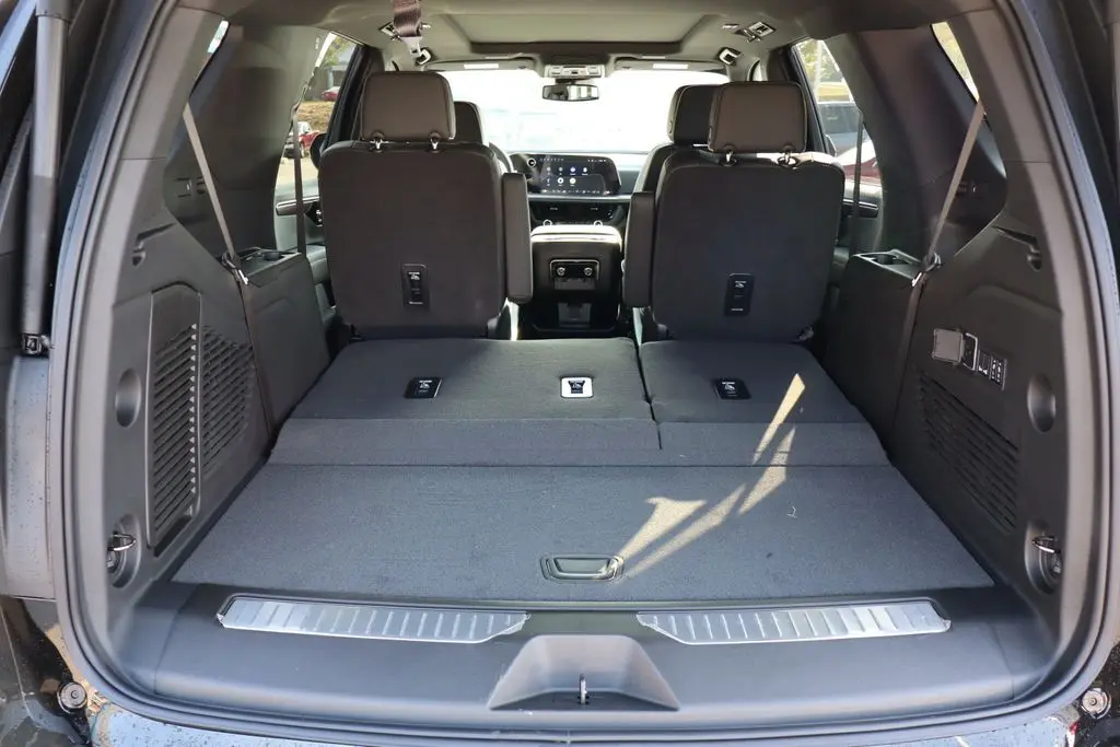 2025 Chevrolet Tahoe Premier photo 37