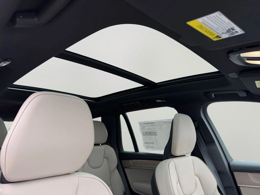 2026 Volvo - image 5