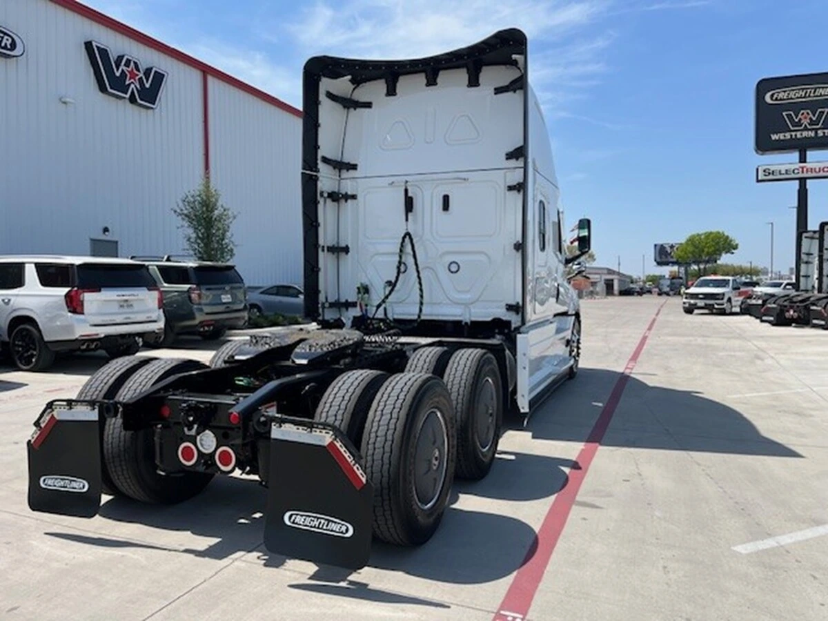 2027 Freightliner - image 5