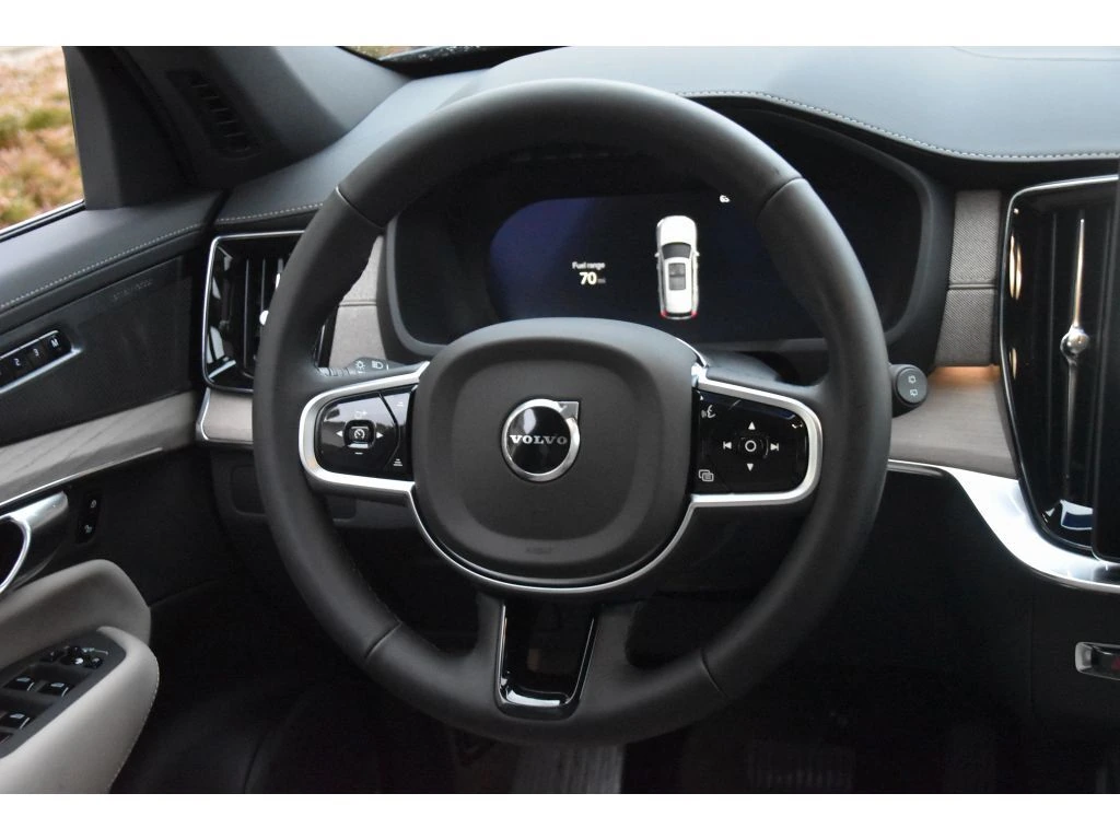 2026 Volvo - image 14