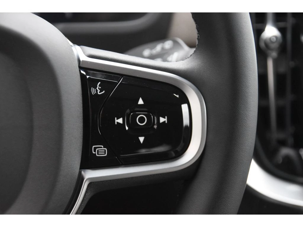 2026 Volvo - image 36