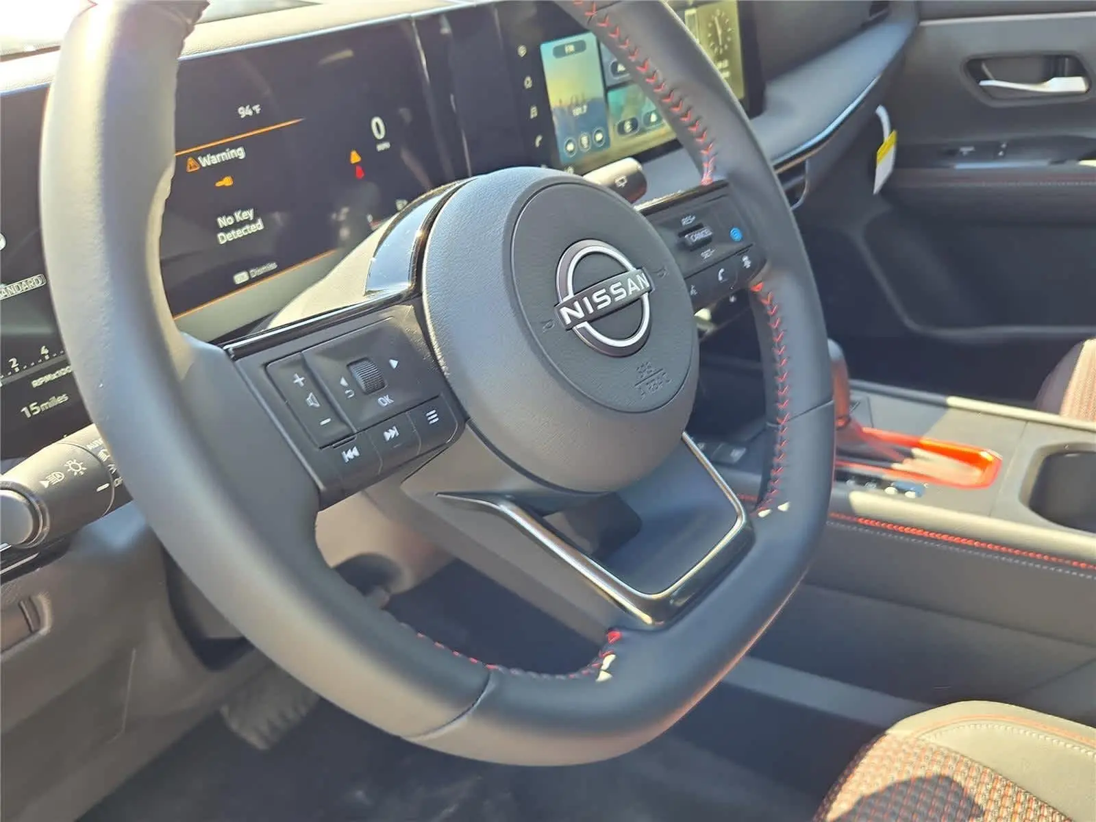 2025 Nissan Kicks SR photo 6