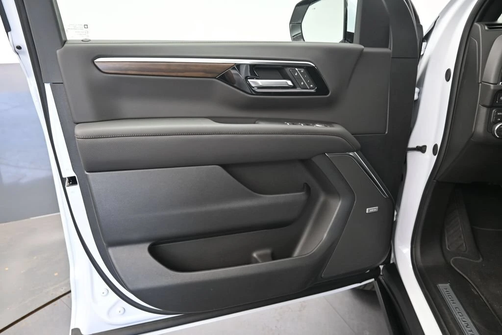 2026 Chevrolet Suburban High Country - Photo 14