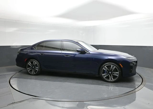 2025 BMW 7 Series 760i - Photo 11