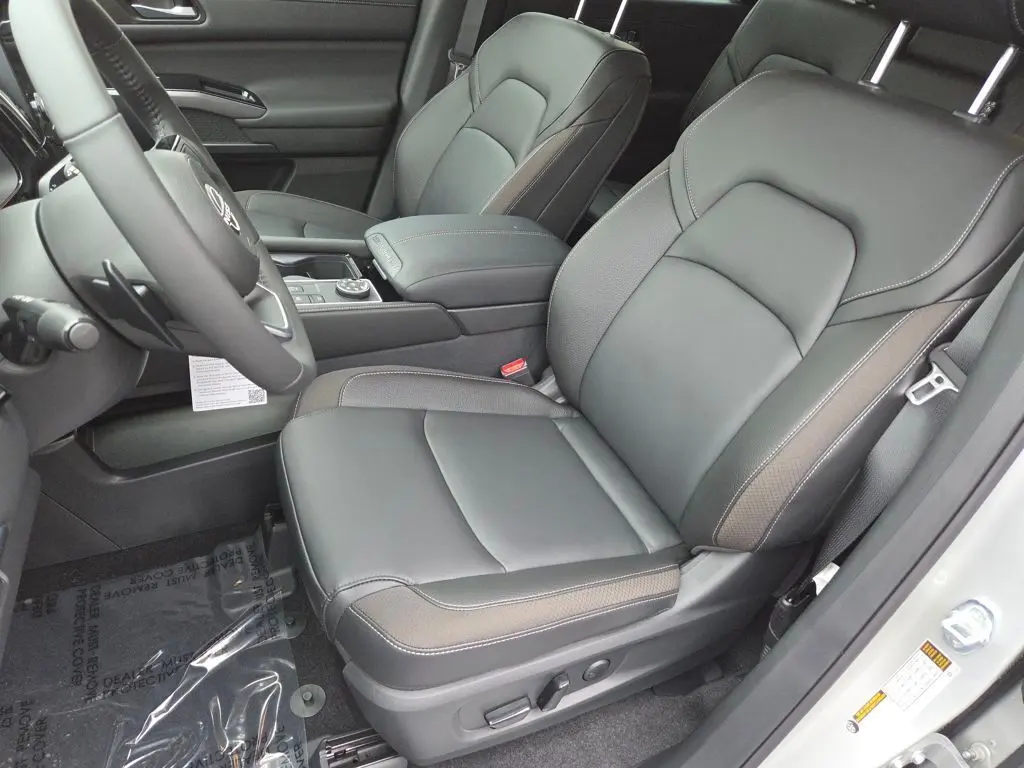 2025 Nissan Pathfinder SL photo 33