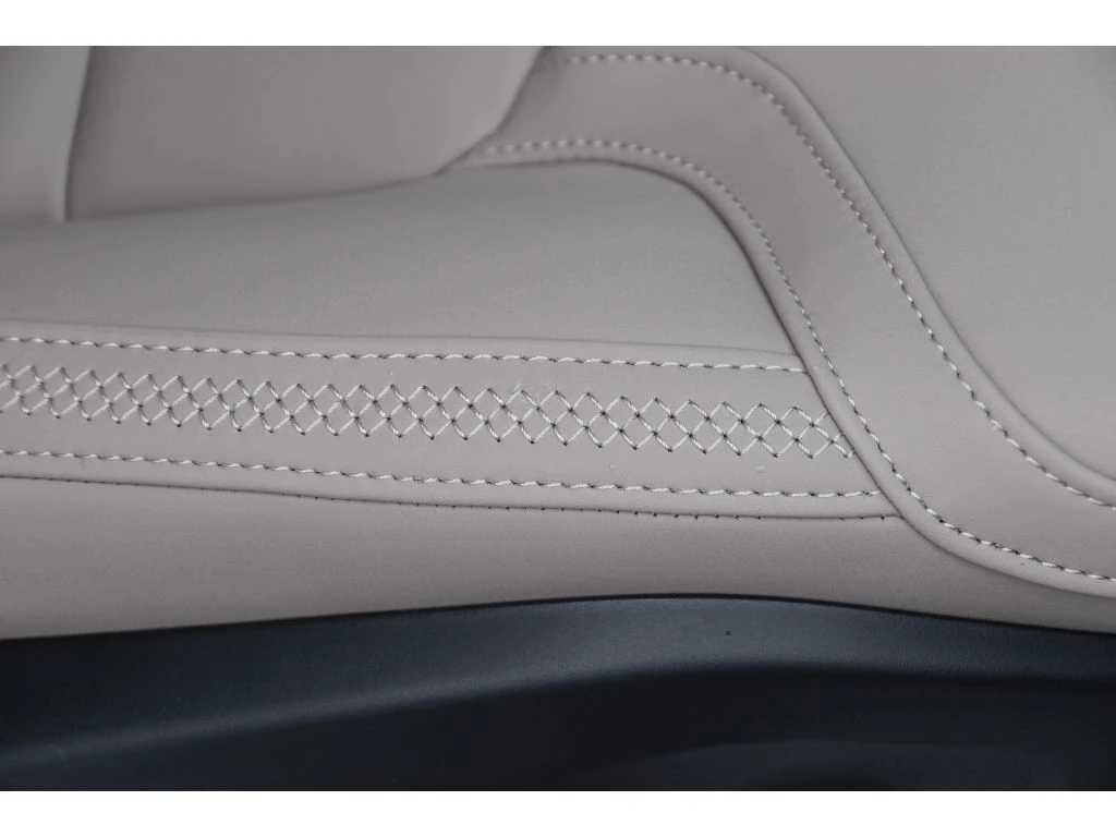 2026 Volvo - image 33