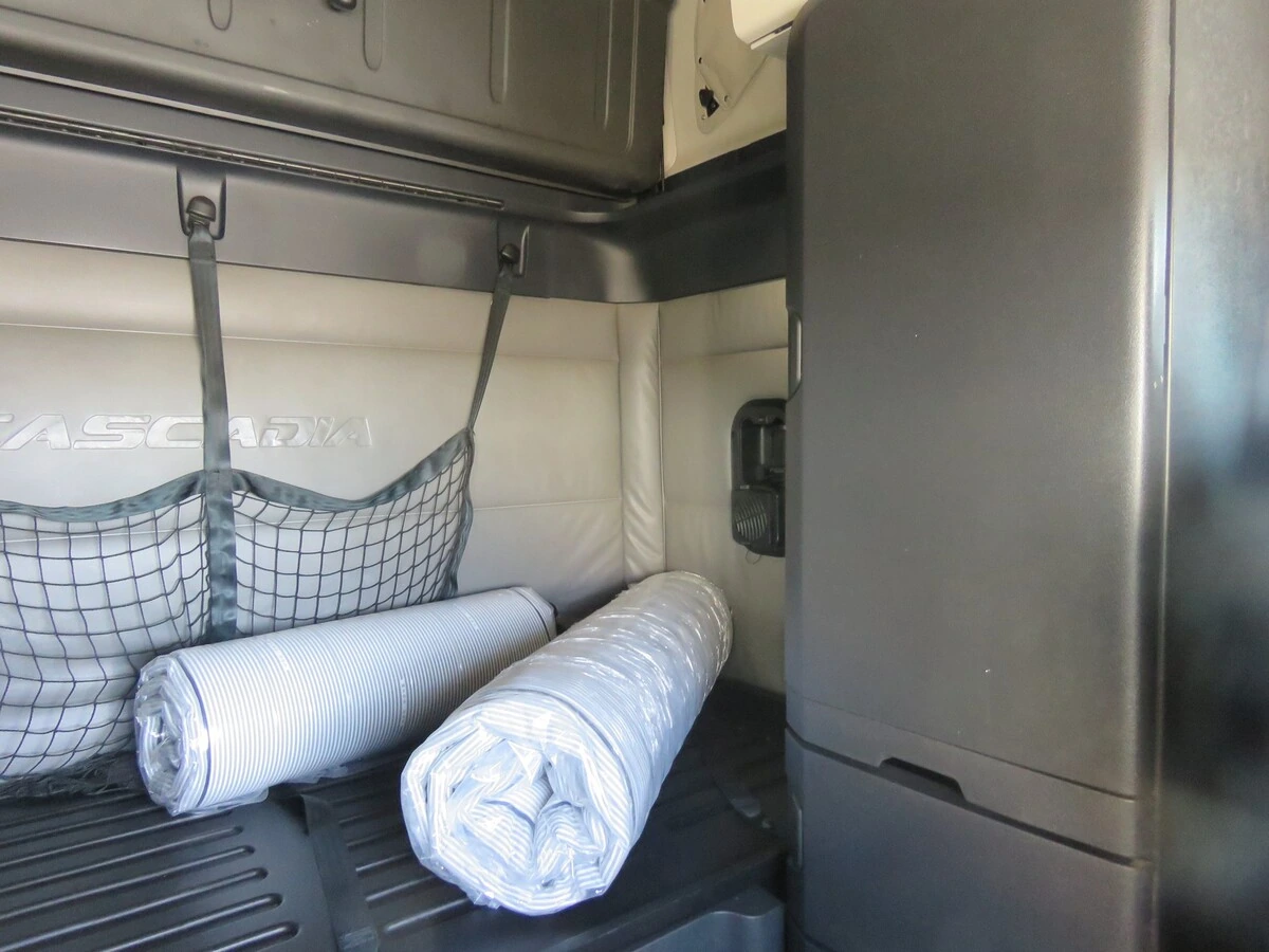 2022 Freightliner Cascadia - image 17