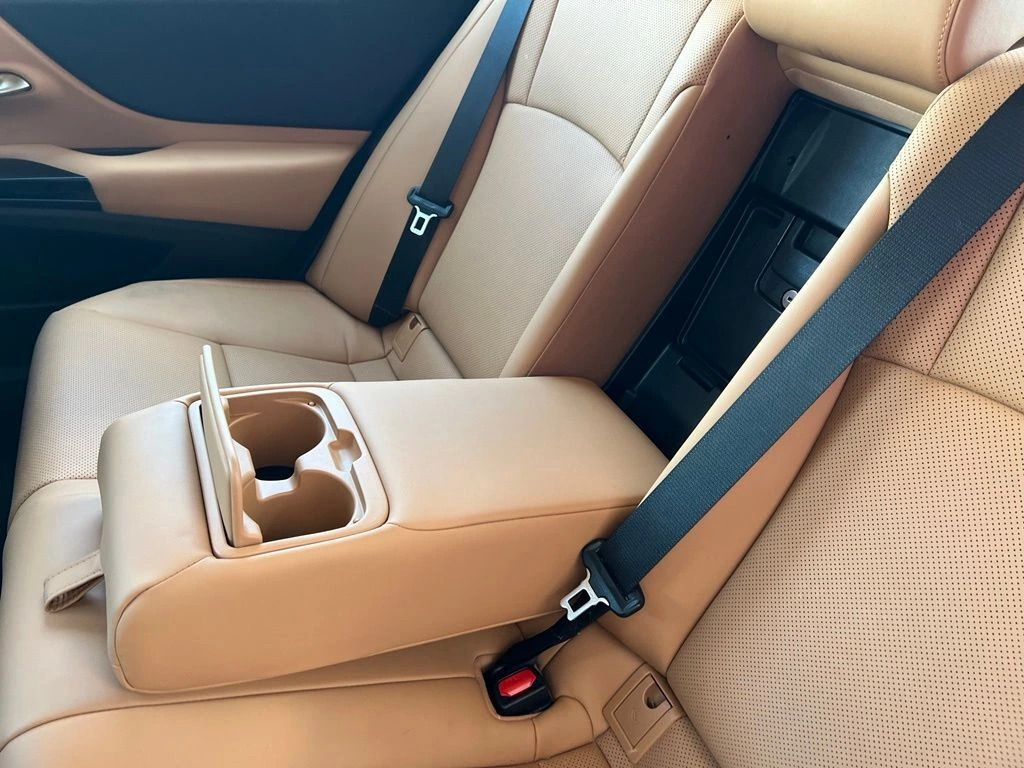 2024 Lexus ES 350 - Photo 22