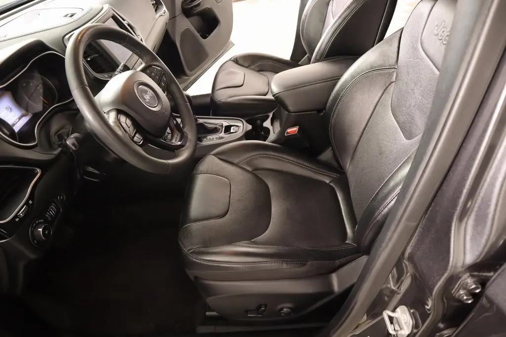 2023 Jeep Cherokee Altitude photo 3