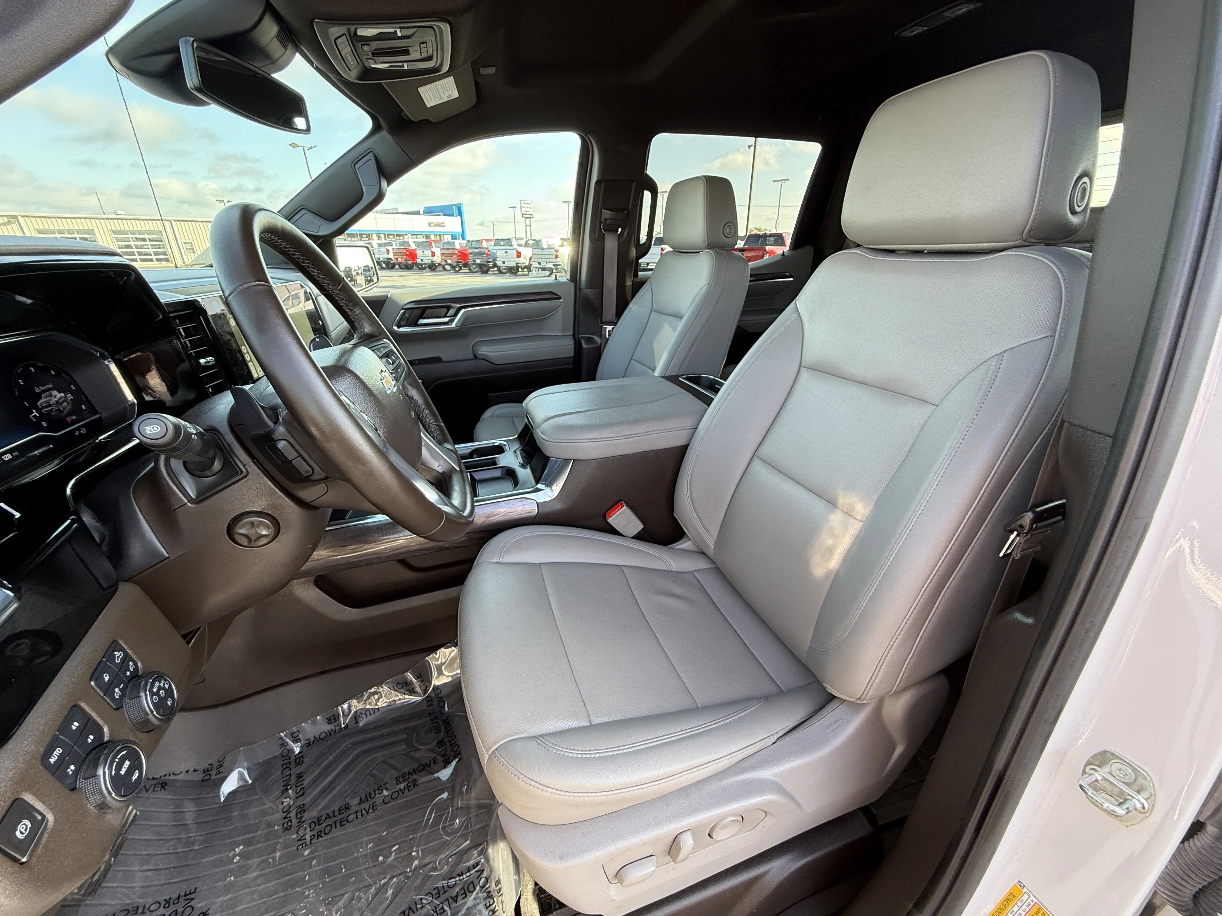 2024 Chevrolet Silverado 1500 LTZ photo 9