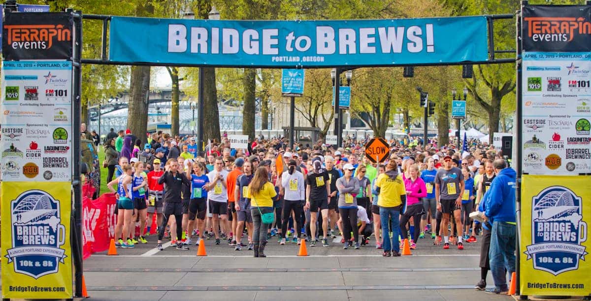 Runners at the start line of the Bridge to Brews race