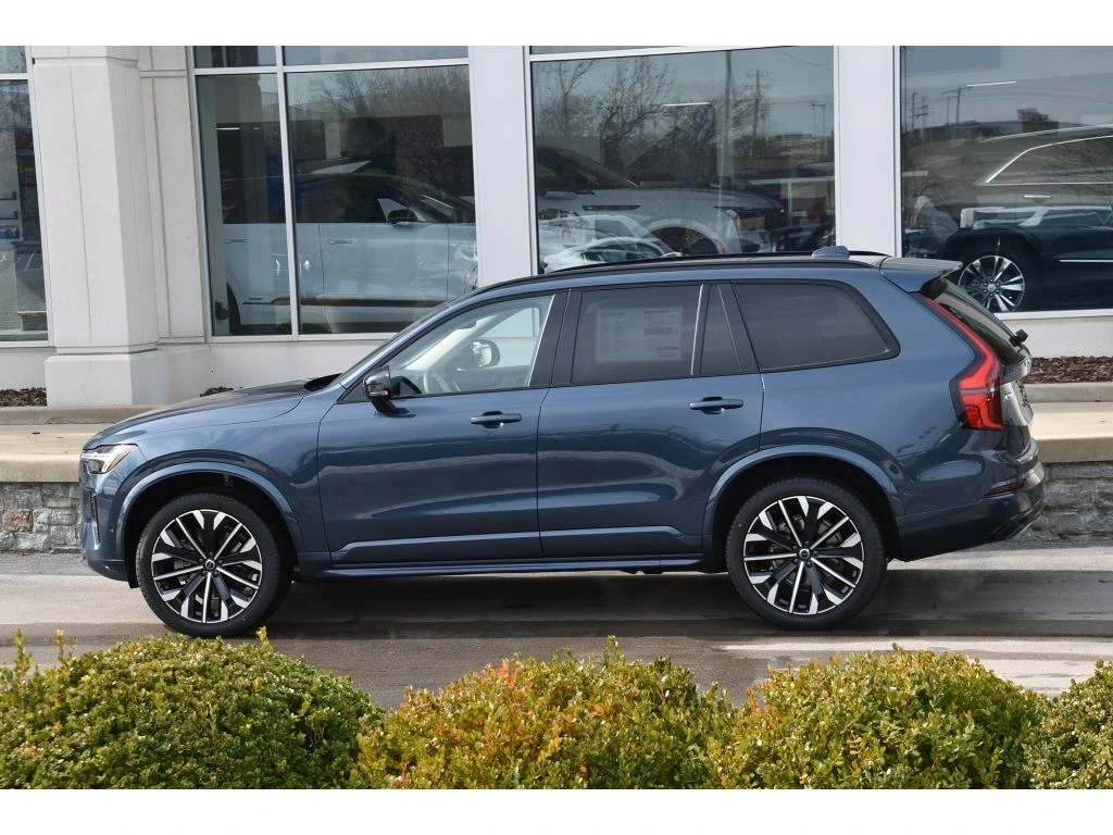 2026 Volvo - image 6