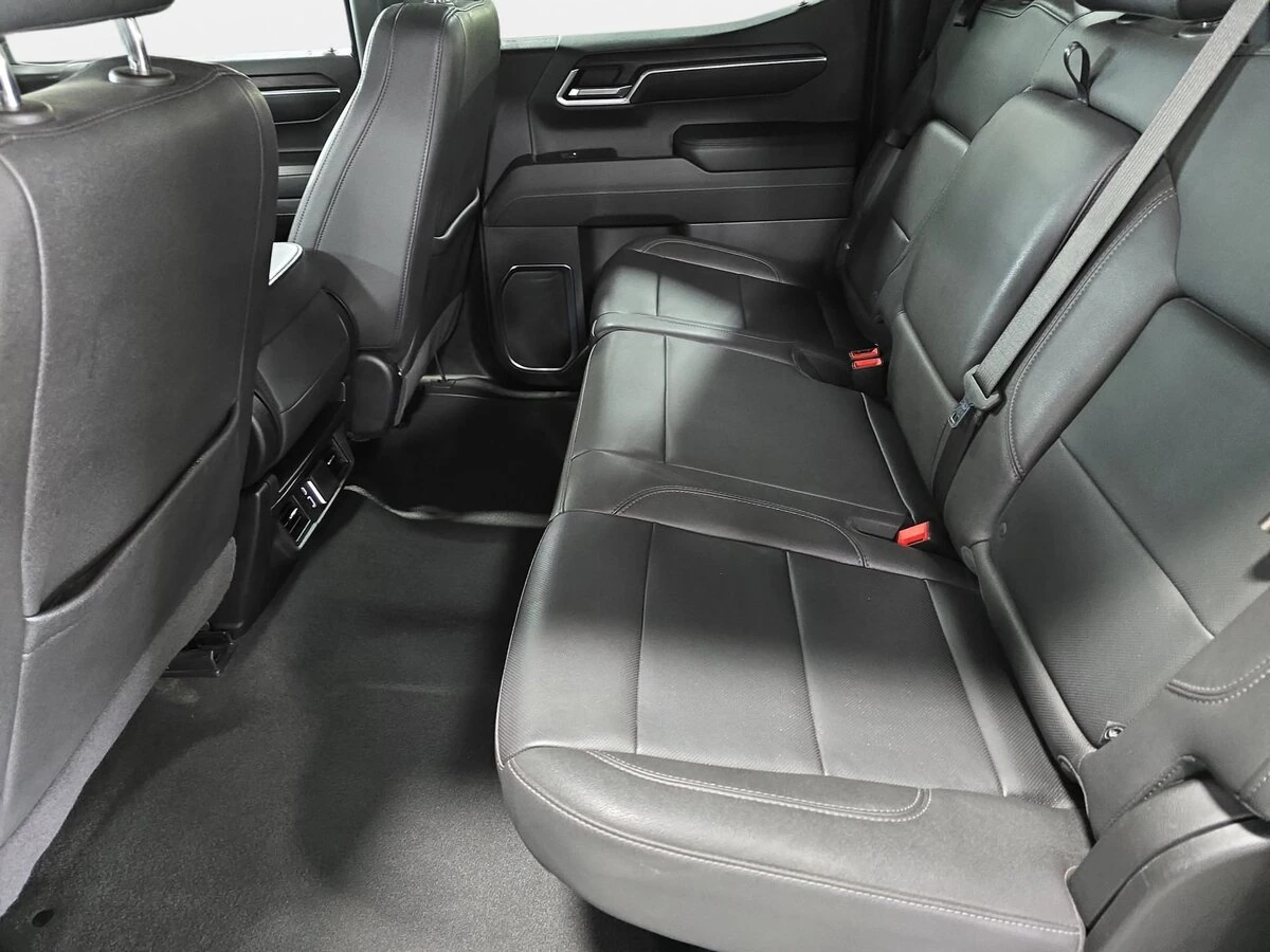 2024 GMC Sierra 1500 SLT - Photo 14