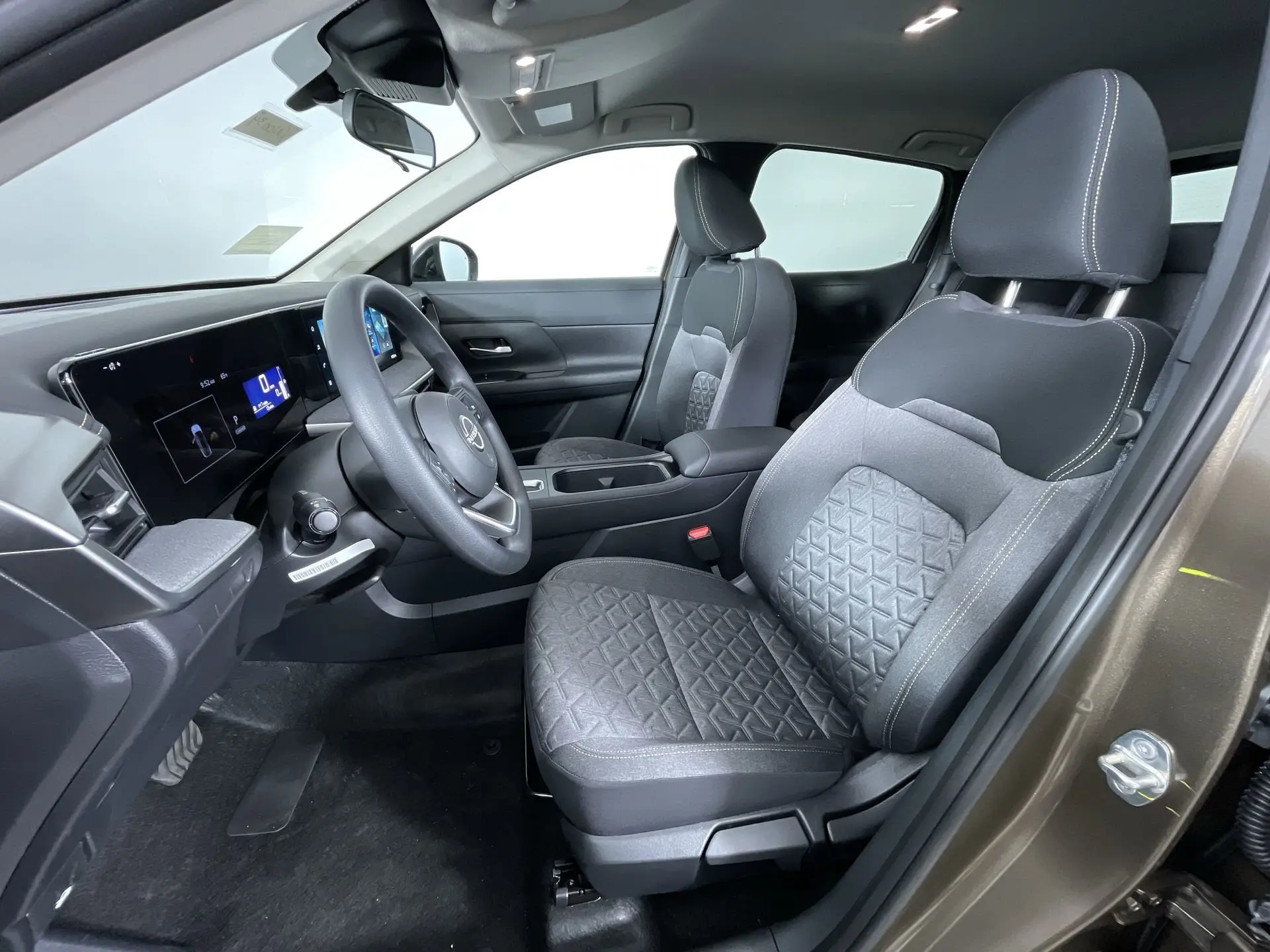 2026 Nissan Kicks SV photo 12