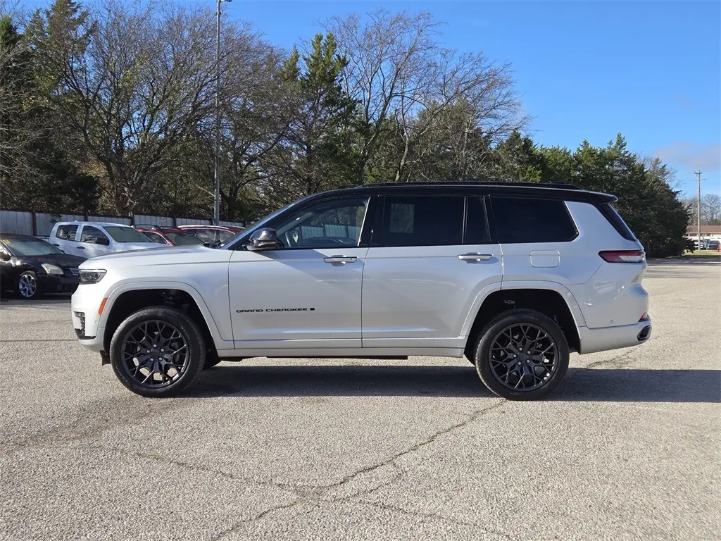 2023 Jeep Grand Cherokee L Summit photo 4