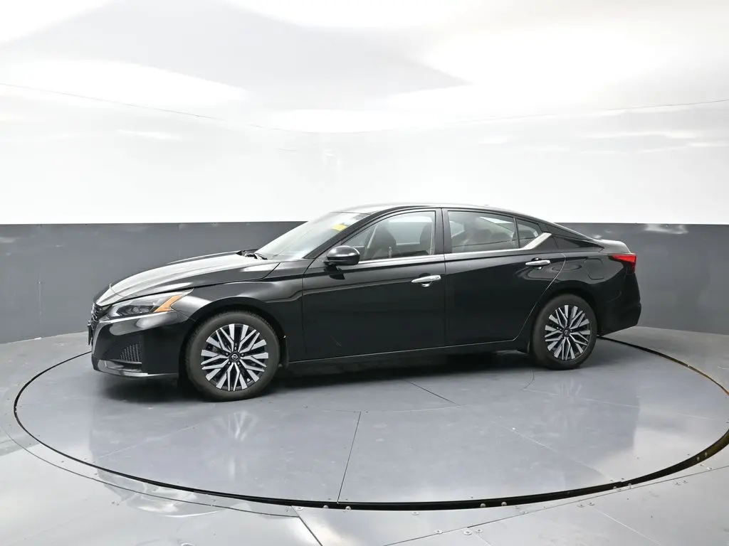 2024 Nissan Altima 2.5 SV photo 3