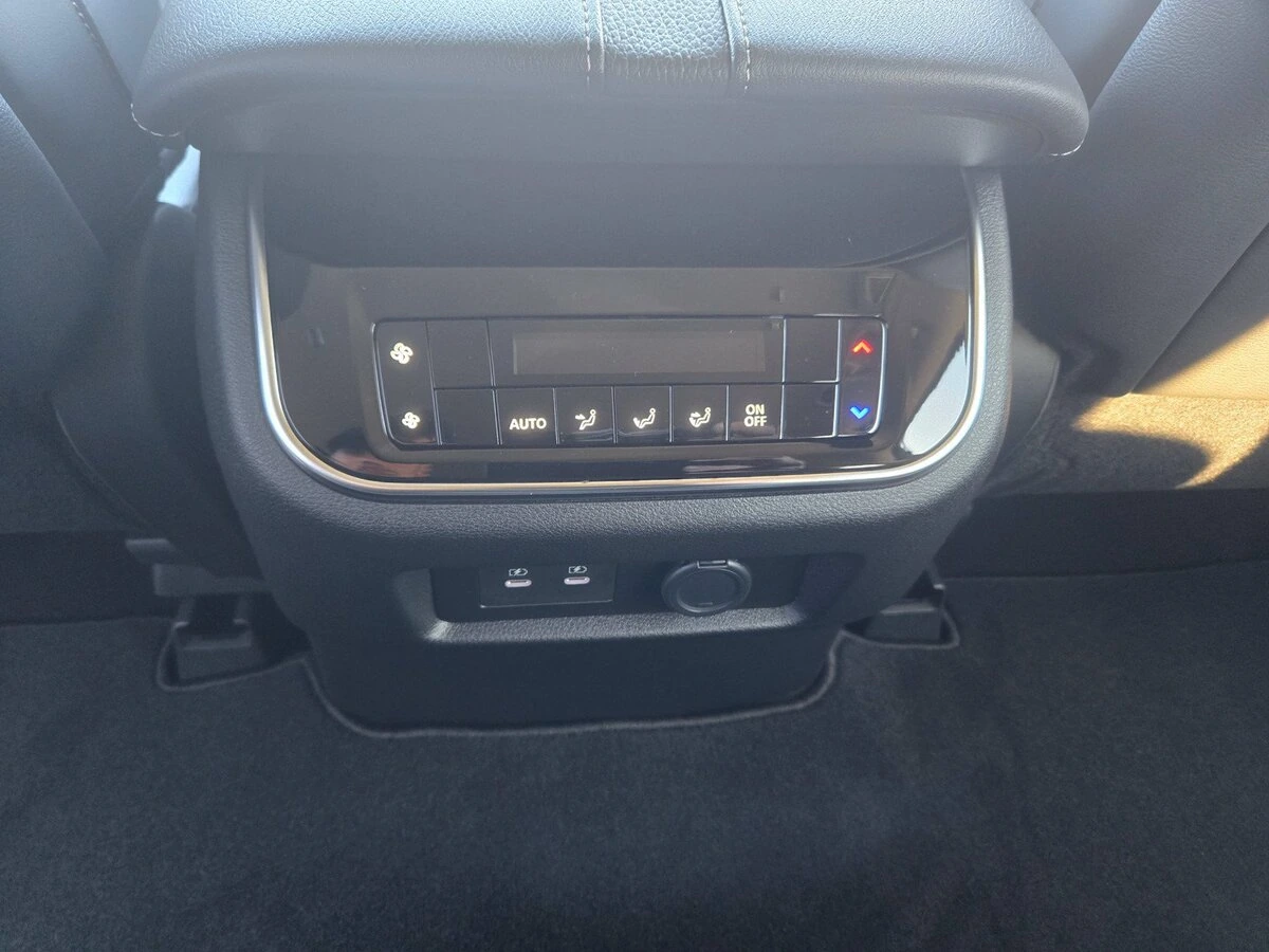 2026 Nissan Armada SV - Photo 10