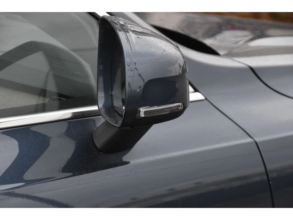 2026 Volvo - image 30