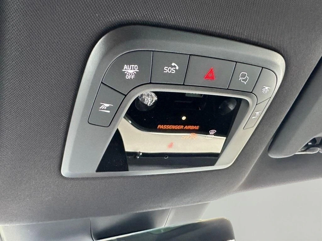 2025 Volvo - image 27