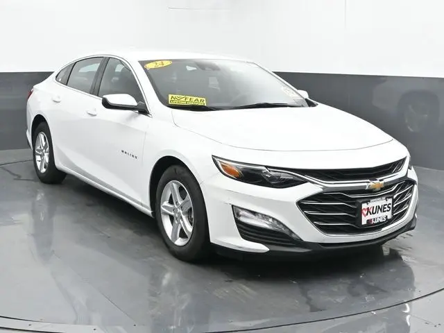2024 Chevrolet Malibu 1LT photo 2
