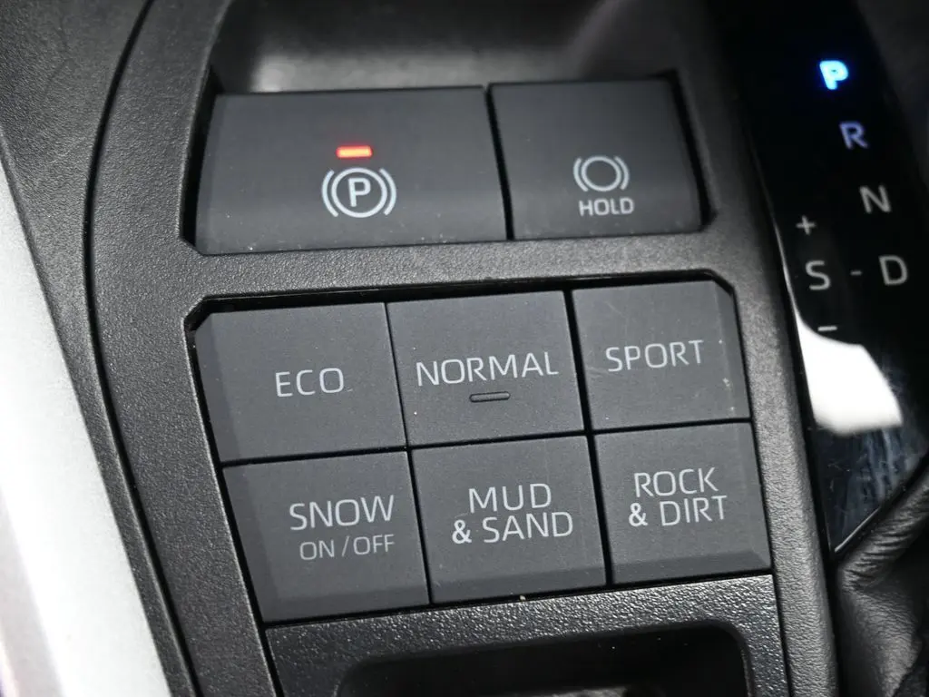 2024 Toyota RAV4 XLE photo 18
